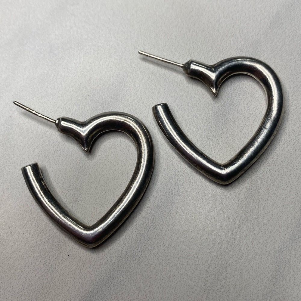 Heart‎ hoops Y2K lightweight stud hoops